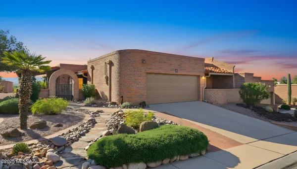 Property Slideshow image 2 of 37 | 751 w desert trl, Green Valley, AZ, 85622