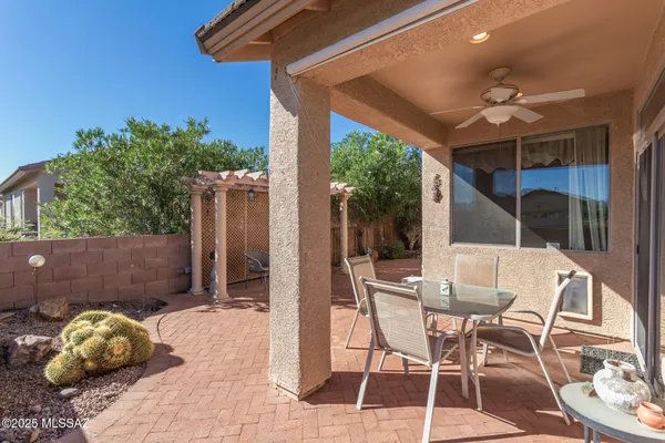 Property Slideshow image 2 of 36 | 423 w chardin dr, Green Valley, AZ, 85614