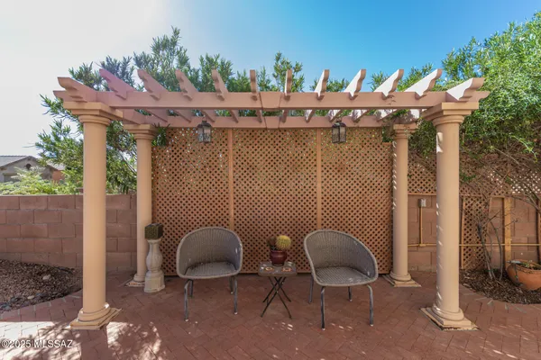 Property Slideshow image 3 of 36 | 423 w chardin dr, Green Valley, AZ, 85614