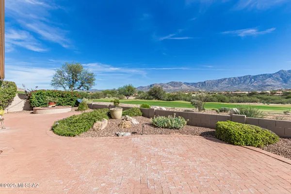 Property Slideshow image 3 of 47 | 37765 s boulder wind dr, Saddlebrooke, AZ, 85739