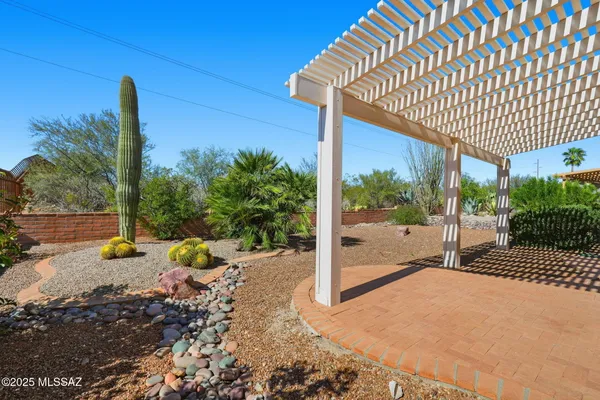 Property Slideshow image 3 of 31 | 14257 n greenspun pl, Oro Valley, AZ, 85755