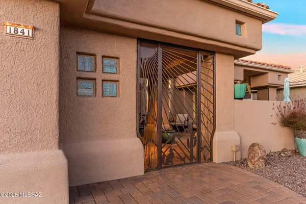 Property Slideshow image 3 of 51 | 1841 e royal ridge way, Oro Valley, AZ, 85755