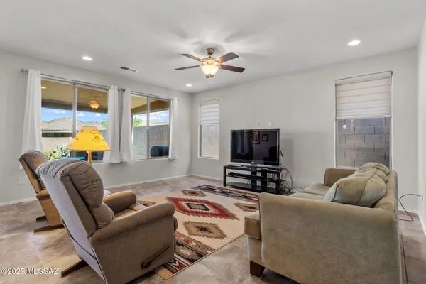 Property Slideshow image 2 of 45 | 7068 w cliff spring trl, Marana, AZ, 85658