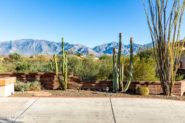 Property Slideshow image 2 of 49 | 14720 n shotgun pl, Oro Valley, AZ, 85755