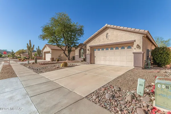 Property Slideshow image 3 of 40 | 7678 w summer scene dr, Tucson, AZ, 85743