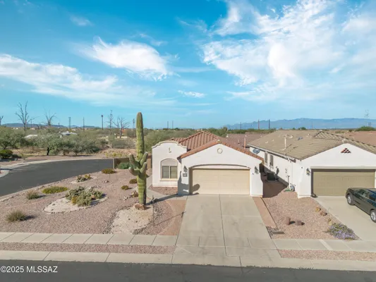 Property Slideshow image 2 of 48 | 596 w calle media luz, Sahuarita, AZ, 85629