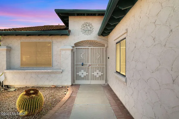 Property Slideshow image 3 of 45 | 280 n crescent bell dr, Green Valley, AZ, 85614