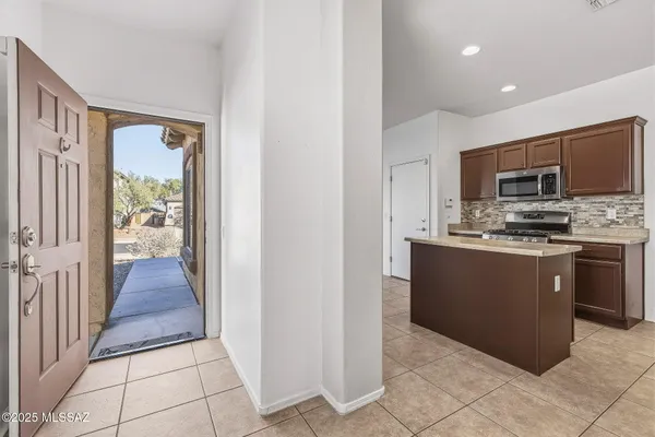 Property Slideshow image 3 of 35 | 539 w calle sombra linda, Sahuarita, AZ, 85629