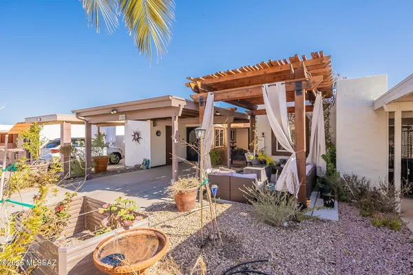 Property Slideshow image 2 of 42 | 366 n calle del chancero, Green Valley, AZ, 85614