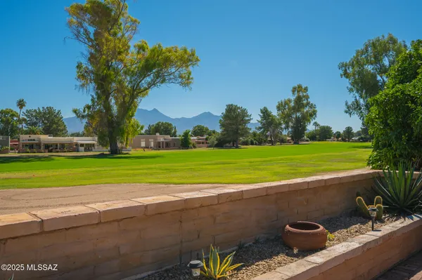 Property Slideshow image 2 of 33 | 942 n abrego dr, Green Valley, AZ, 85614