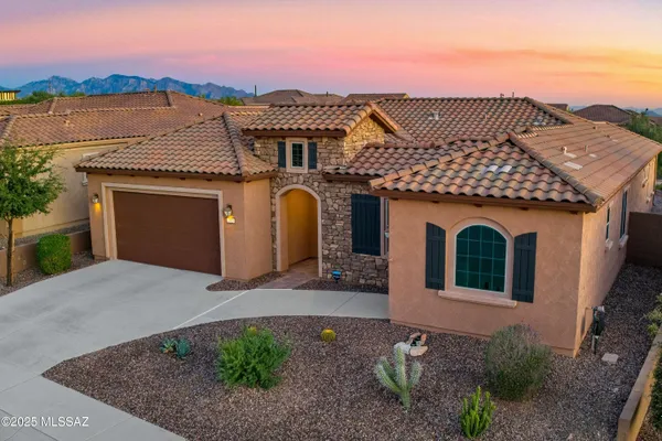 Property Slideshow image 2 of 43 | 7015 w cliff spring trl, Marana, AZ, 85658