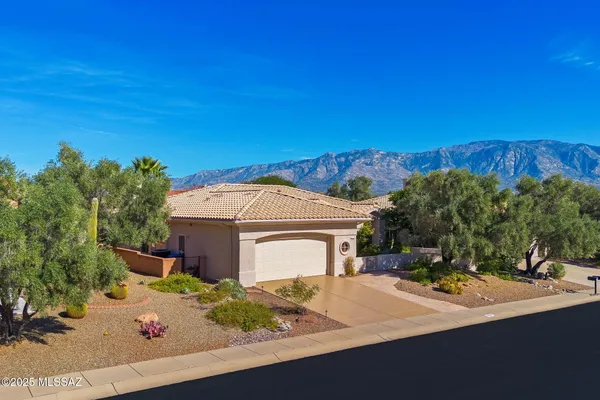 Property Slideshow image 2 of 49 | 14686 n lost arrow dr, Oro Valley, AZ, 85755