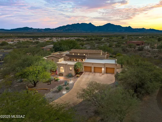 Property Slideshow image 3 of 48 | 655 w placita quieta, Green Valley, AZ, 85622