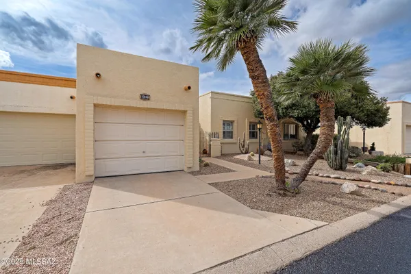 Property Slideshow image 2 of 43 | 1343 w calle madrid, Green Valley, AZ, 85622