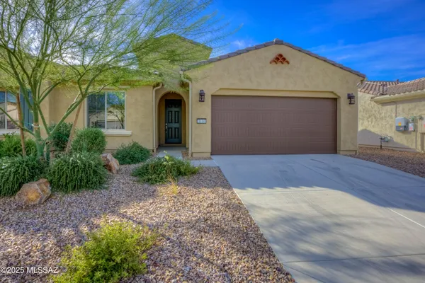Property Slideshow image 3 of 36 | 1446 e blue granite dr, Green Valley, AZ, 85614
