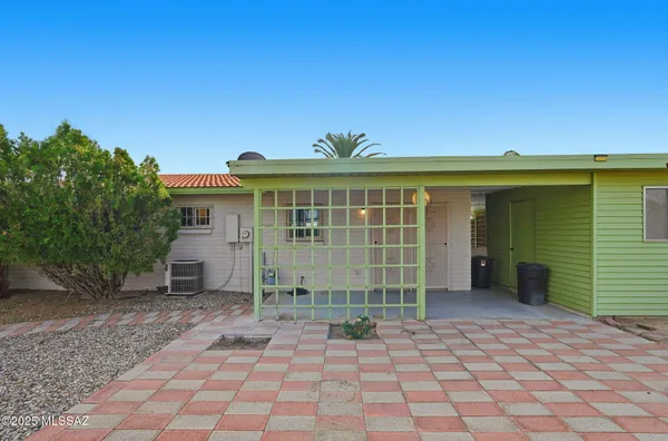 Property Slideshow image 3 of 45 | 1041 s abrego dr, Green Valley, AZ, 85614