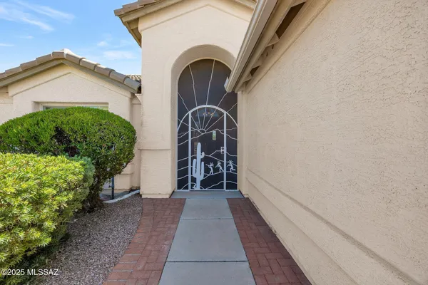 Property Slideshow image 3 of 42 | 65643 e desert moon ct, Saddlebrooke, AZ, 85739