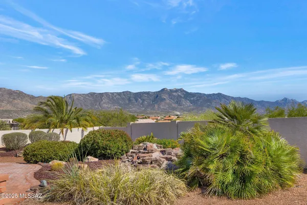 Property Slideshow image 2 of 42 | 65643 e desert moon ct, Saddlebrooke, AZ, 85739