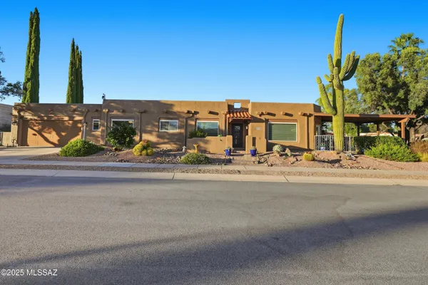 Property Slideshow image 2 of 38 | 425 e paseo chuparosas, Green Valley, AZ, 85614