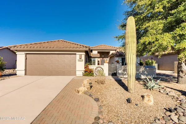 Property Slideshow image 2 of 44 | 2641 e glen canyon rd, Green Valley, AZ, 85614