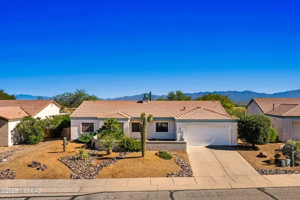 Property Slideshow image 2 of 37 | 290 n via del ciruelo, Green Valley, AZ, 85614