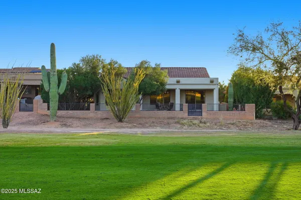 Property Slideshow image 3 of 47 | 1094 n night heron dr, Green Valley, AZ, 85614
