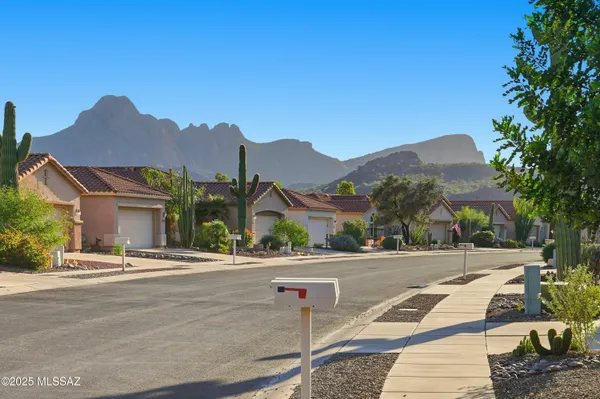 Property Slideshow image 2 of 42 | 7968 w cottonwood wash way, Tucson, AZ, 85743