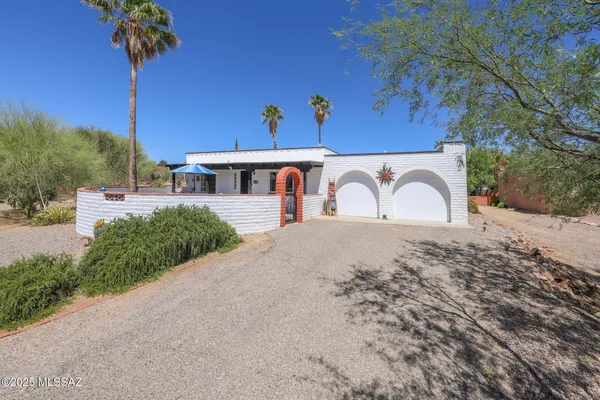 Property Slideshow image 2 of 50 | 628 s corpino de pecho, Green Valley, AZ, 85614