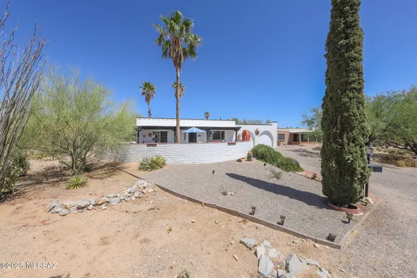 Property Slideshow image 3 of 50 | 628 s corpino de pecho, Green Valley, AZ, 85614