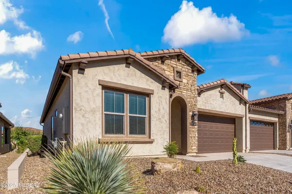 Property Slideshow image 2 of 45 | 62870 e thunder rock dr, Saddlebrooke, AZ, 85739