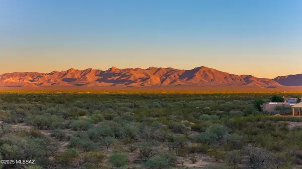 Property Slideshow image 2 of 32 | 997 e josephine saddle pl, Green Valley, AZ, 85614