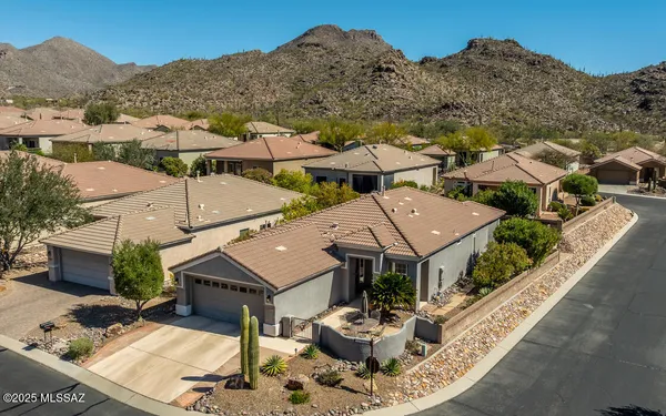 Property Slideshow image 2 of 49 | 13548 n heritage canyon dr, Marana, AZ, 85658