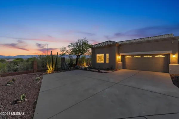 Property Slideshow image 2 of 43 | 660 n cedar bend ave, Green Valley, AZ, 85614