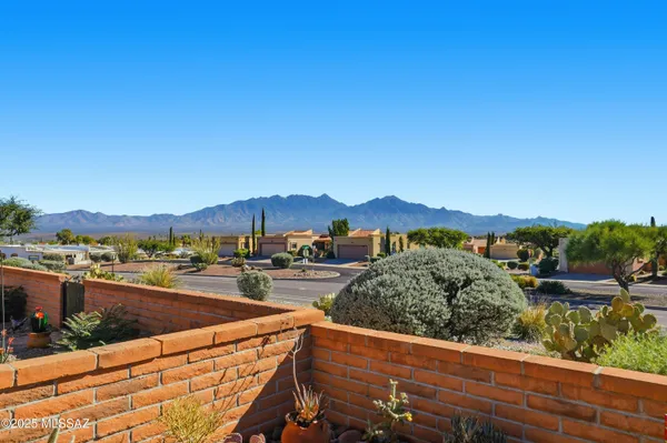 Property Slideshow image 2 of 34 | 1571 w via de roma, Green Valley, AZ, 85622