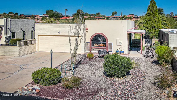 Property Slideshow image 2 of 50 | 920 w camino sagasta, Green Valley, AZ, 85622