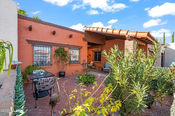 Property Slideshow image 3 of 27 | 1381 w calle mendoza, Green Valley, AZ, 85622