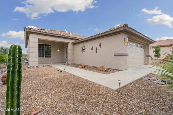 Property Slideshow image 3 of 43 | 5004 w desert chicory pl, Marana, AZ, 85658