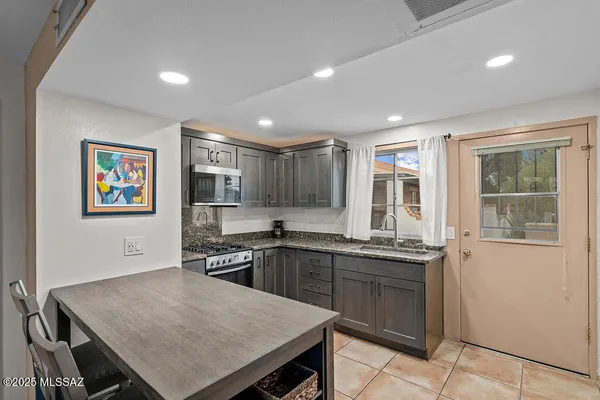 Property Slideshow image 2 of 24 | 136 w camino alameda b, Green Valley, AZ, 85614