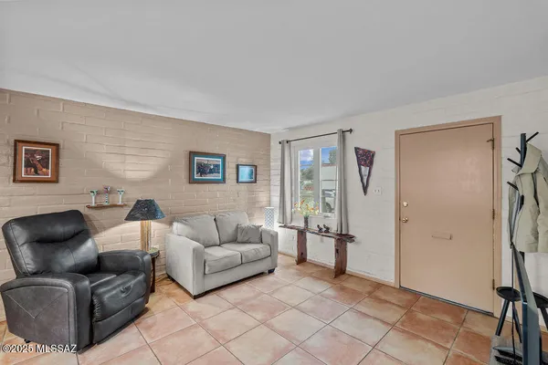 Property Slideshow image 3 of 24 | 136 w camino alameda b, Green Valley, AZ, 85614