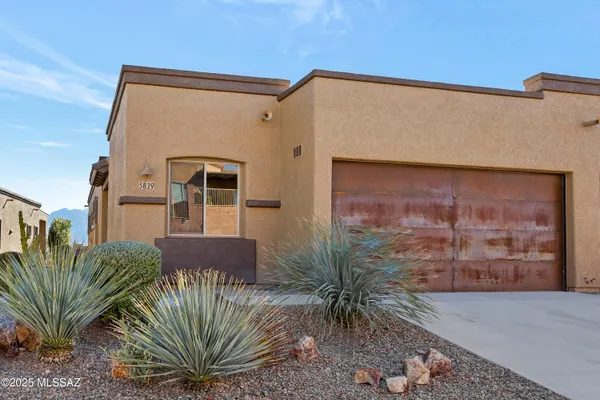 Property Slideshow image 2 of 36 | 5829 s waynes way, Green Valley, AZ, 85622