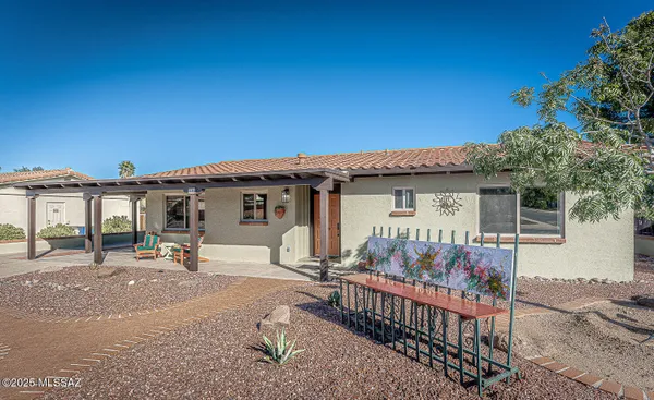 Property Slideshow image 2 of 51 | 135 e verde vis, Green Valley, AZ, 85614