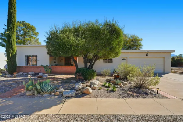 Property Slideshow image 3 of 35 | 1985 s san vincent dr, Green Valley, AZ, 85614