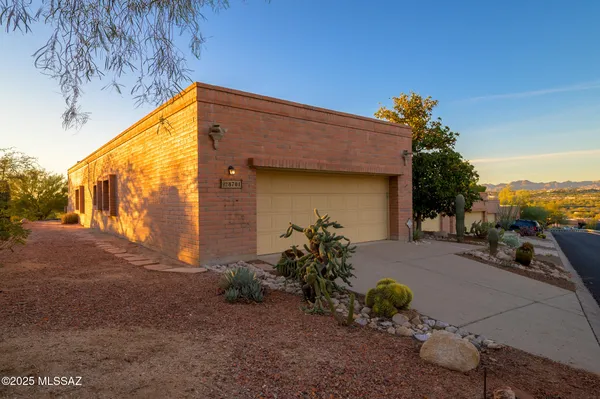 Property Slideshow image 2 of 51 | 8701 n coral ridge loop, Tucson, AZ, 85704