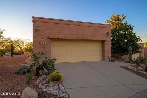 Property Slideshow image 3 of 51 | 8701 n coral ridge loop, Tucson, AZ, 85704
