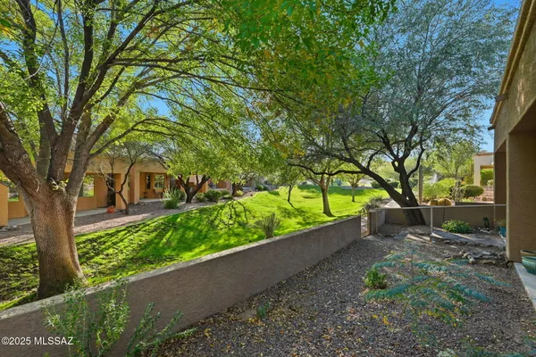 Property Slideshow image 2 of 40 | 513 w knotwood st, Green Valley, AZ, 85614