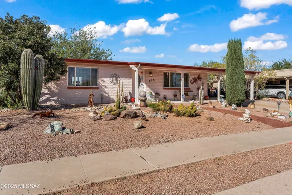 Property Slideshow image 2 of 28 | 325 e el viento, Green Valley, AZ, 85614