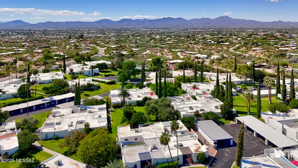 Property Slideshow image 2 of 32 | 670 w roller coaster rd, Tucson, AZ, 85704