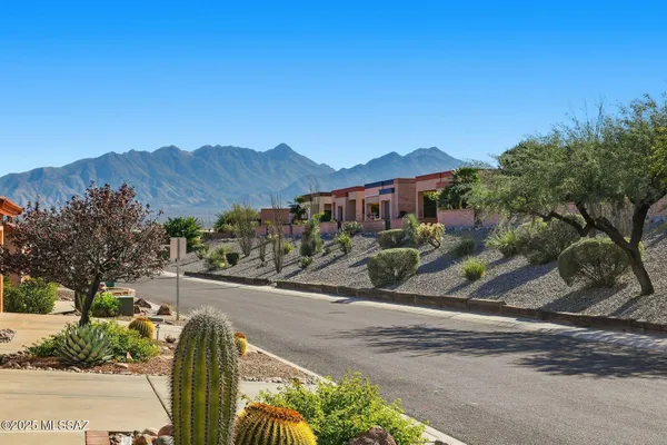 Property Slideshow image 2 of 48 | 1604 w vuelta salvatierra, Green Valley, AZ, 85622