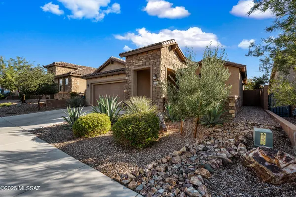 Property Slideshow image 3 of 50 | 7053 w cape final trl, Marana, AZ, 85658