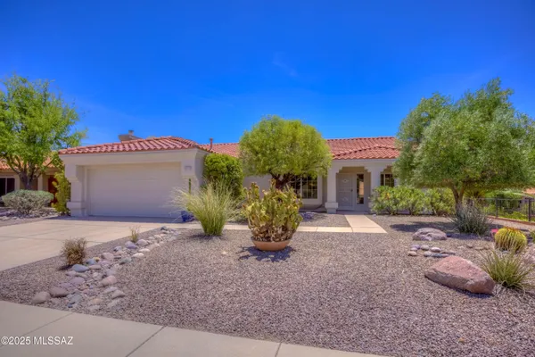 Property Slideshow image 2 of 33 | 2312 e coreopsis way, Oro Valley, AZ, 85755